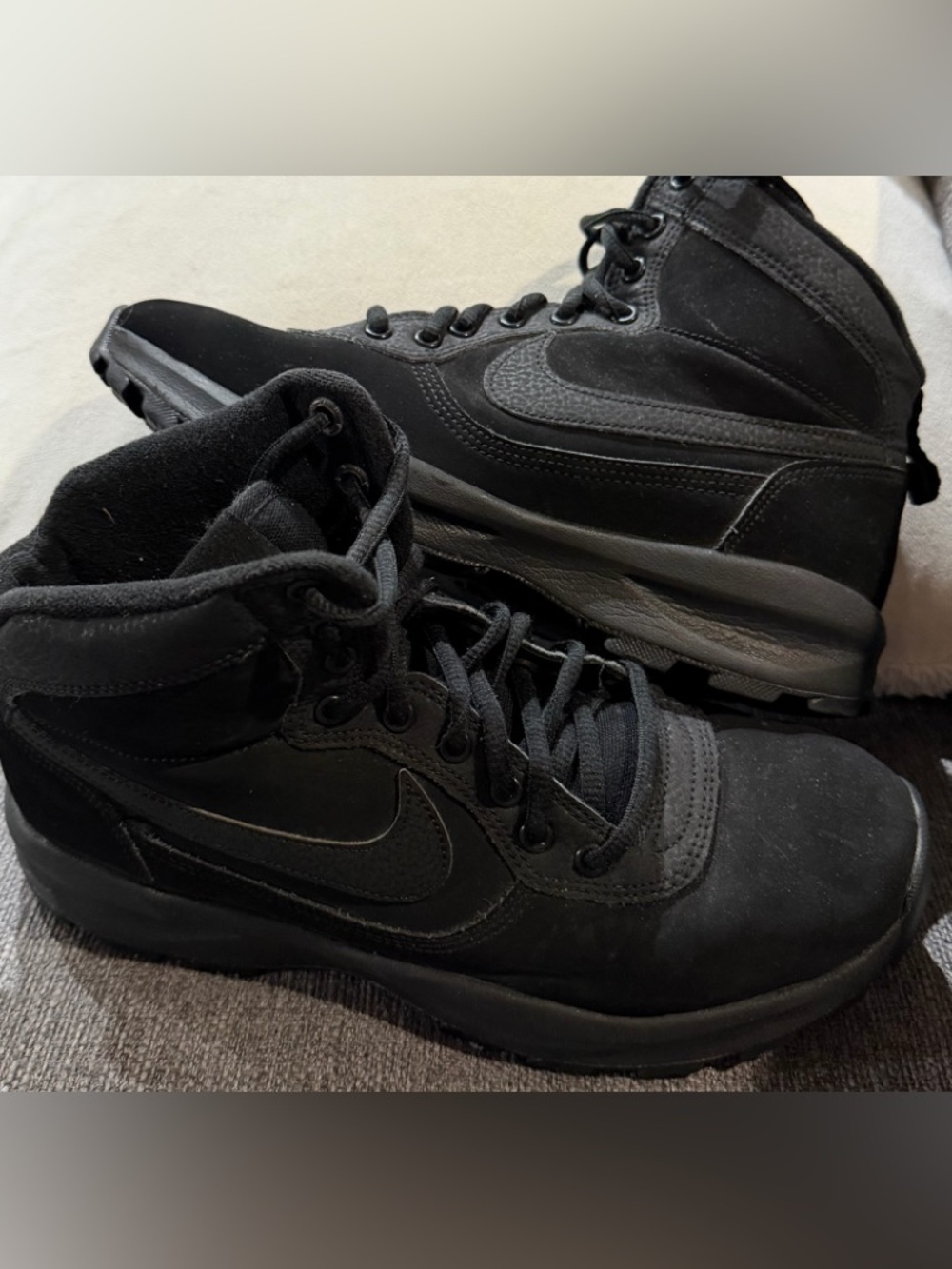 Nike Men’s Size 8.5 | Women’s 10 Black High-Top Winter Snow Boots